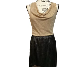 Vestido mini vintage Just Me con lentejuelas, sin mangas, espalda descubierta, dorado metálico y negro