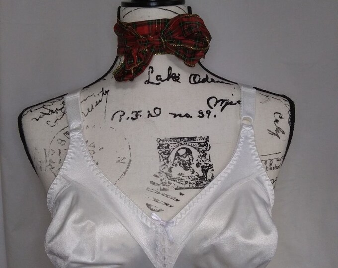 Vintage Satiny Bali Bra Unlined Seamless Wireless Union Stamp Cream Color Size 36C Made in USA