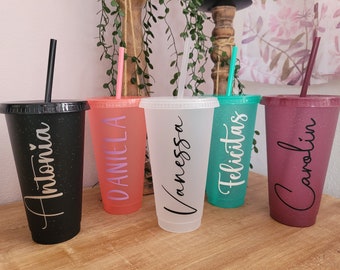 Trinkbecher, Coldcup veredelt, mit Deckel und Strohhalm, Personalisiert mit Name