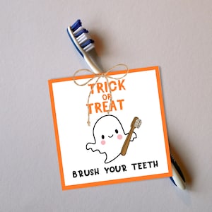 Truco o trato Cepille sus dientes Etiquetas, Etiquetas de golosinas imprimibles de Halloween, Cepillo de dientes, Regalo de dentista, Higienista dental, Golosinas de Halloween, Etiqueta de regalo