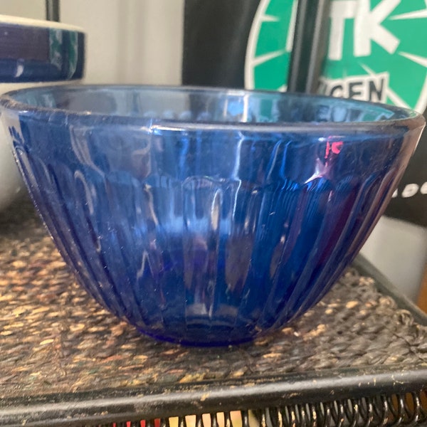 3 Cup Pyrex bowl blue ribbed vintage??