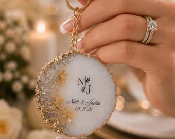 Personalized Golden Wedding Keychain: Elegant Anniversary Favor