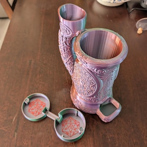 Torre de dados y acogedora con soporte para dados a juego