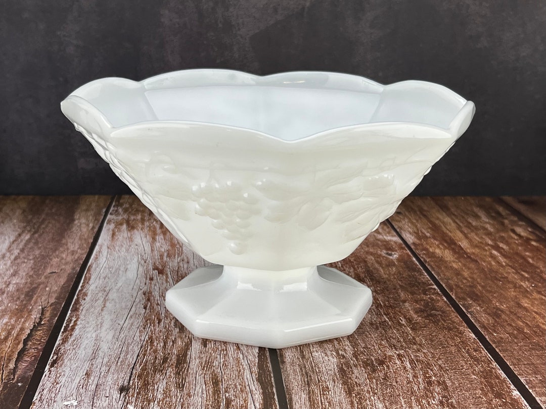 Anchor Hocking Milk Glass Compote Pedestal Fruit Bowl With Grape Vine