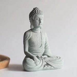 Mini estatua de Buda de meditación / Buda en posición de loto / Escultura de arenisca / Estatua zen / Pequeña estatua de jardín zen /