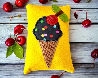 Ice-cream Pincushion made with merino wool felt and polka dot fabric, sewing, needles and pins, handmade, embroidery, threads, needlework