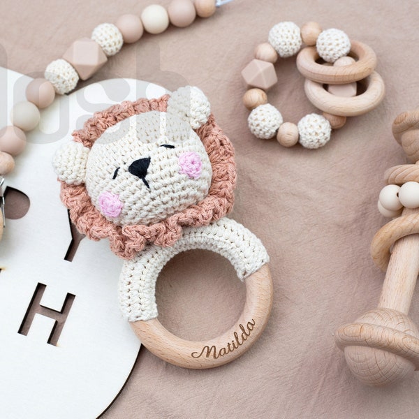 Gehäkelte Rasseln, personalisiertes Sinnesspielzeug, Baby-Andenkengeschenke, Löwenrasseln, Weihnachtsgeschenke, neue Babyankündigungen, Babypartygeschenke, Babyspielzeug