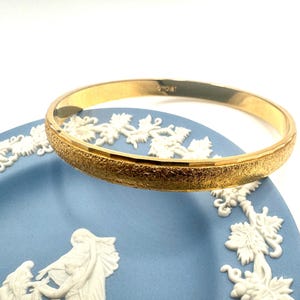 Vintage Signed MONET 1990s Gold Tone Quiet Luxury Texture Bangle Bracelet