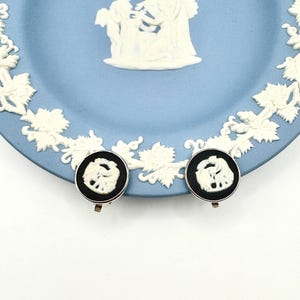 Antique signed RARE WEDGWOOD jasperware sterling silver black clip-on earrings made in England | chateaucore jewelry | Greek revival