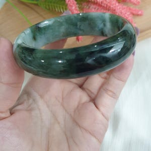 Authentischer burmesischer Jadeit-Armreif - Typ A Zweifarbiger Größe 59 mm