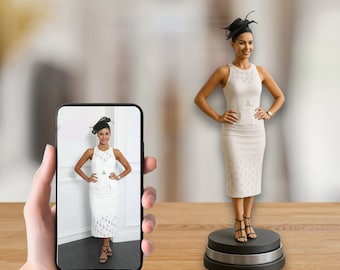 Figura realista en miniatura basada en imágenes de tu atuendo para el día de la carrera.