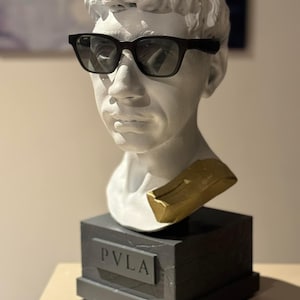 Custom 3D Head Sculpt: Personalized Headphone Stand