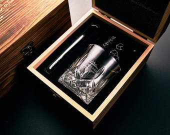 Personligt whiskyglasset med trälåda och whiskystenar, Graverad whiskymugg, Presenter till marskalkar, Present till best man, Presenter till pappa