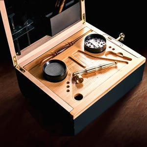 Personalisierte Premium-Versteckbox und Zubehör, Holzversteckbox mit Schloss und Rolltablett, geruchssichere Aufbewahrungsbox, Kräutermühle & Behälter