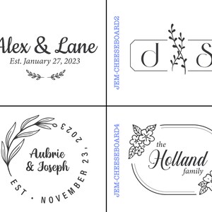 Pode incluir: Quatro designs diferentes para t&aacute;buas de cortar personalizadas. O primeiro design apresenta o texto "Alex & Lane" com a data "Est. January 27, 2023". O segundo design apresenta as iniciais "JS" com um design floral. O terceiro design apresenta o texto "Aubrie & Joseph" com a data "EST. NOVEMBER 23, 2023". O quarto design apresenta o texto "the Holland family" com um design floral.