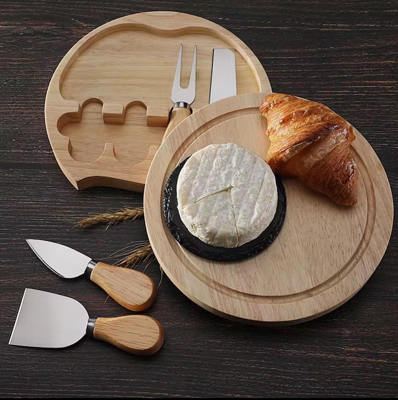 Tábua de Queijos e Conjunto de Facas Personalizados em Madeira / Conjunto de Tábua de Queijos Sob Medida / Presente de Casamento Personalizado / Presente de Boas-Vindas / Presente de Aniversário imagem 11
