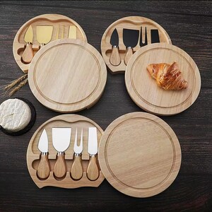 Tábua de Queijos e Conjunto de Facas Personalizados em Madeira / Conjunto de Tábua de Queijos Sob Medida / Presente de Casamento Personalizado / Presente de Boas-Vindas / Presente de Aniversário imagem 8