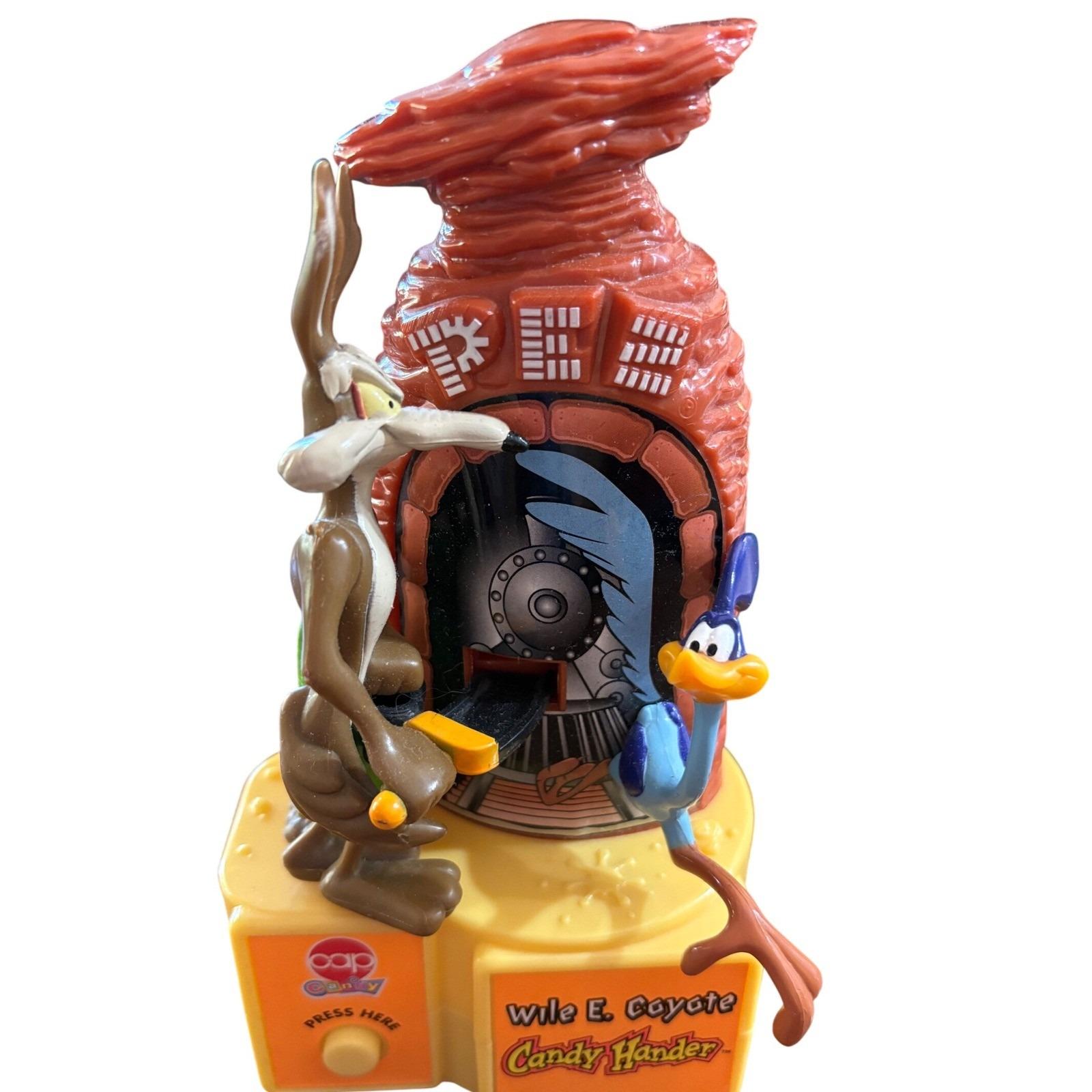 PEZ Wile E Coyote キャラクター Wile E Coyote PEZ Dispenser – PEZ Candy