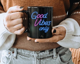 Tasse Good Vibes only - Motivations Tasse - Tasse mit Inspiration Zitat - Geschenkidee Freundin Mutter - Geschenk für BFF -  Gute Laune Mug