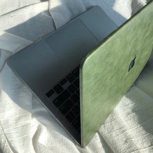 Étui MacBook en cuir vert rustique vintage pour nouveau MacBook M2 Air 13 A2681 Pro 13 A2338 Pro 14 Pro A2442 Pro 16 pouces 2022 Étui unique pour ordinateur portable image 9