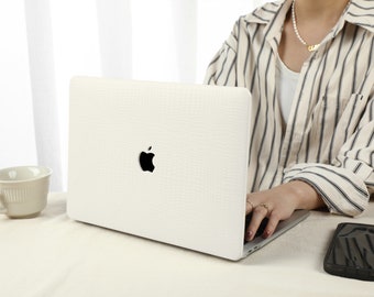 Pearl Crocodile Print MacBook Case for New MacBook M2 Air 13 A2681 M2 Pro 13 A2338 Pro 14 Pro A2442 Pro 16 inch 2022 Unique Laptop Case