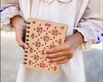 Petit carnet en bois gravé motif fleur de cerisier, carnet de lecture, notebook, format poche