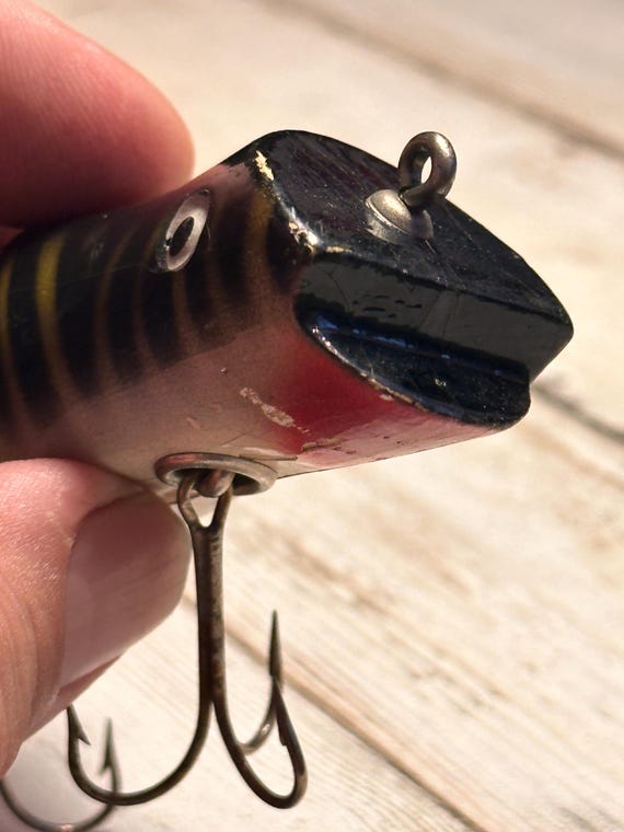 Vintage Shakespeare Wooden Lure - 1940's - Genuine Swimming Vintage Shakespeare Wooden Lure - 1940's - Genuine Swimming
