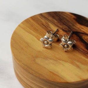 Tiny flower blossom silver stud earrings | Dainty silver flower stud earrings | Inspired by nature silver jewelry | Birthday gift
