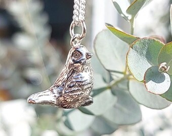 Collana con uccello in argento sterling / Gioiello con ciondolo ispirato alla natura fatto a mano / Regalo per lei con animale del bosco / Ciondolo ecologico