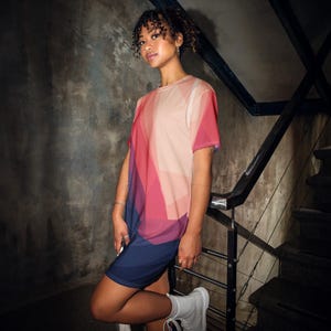 Abstract Geometric Print T-Shirt Dress: Oversized Modern Streetwear