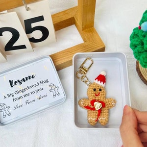 Personalisierte häkeln Lebkuchen Mann Schlüsselbund mit Box | Pocket Hug |Weihnachtsgeschenke Beste Freunde Mitarbeiter | Namen