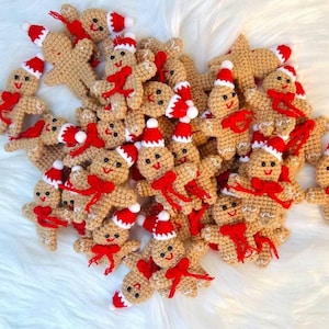 Personalisierte häkeln Lebkuchen Mann Schlüsselbund mit Box | Tasche Hug | Weihnachtsgeschenk-Strumpffüller | Angepasste Schlüsselanhänger Charm | Namen