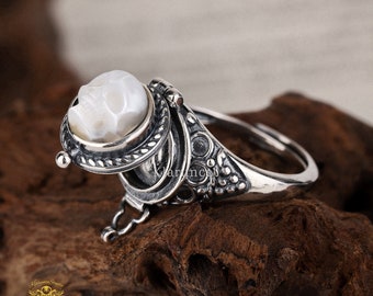 goth ring,poison ring,S925 sterling silver pearl skull,poisoner ring,gothic jewelry,spooky ring,memento mori ring,Goth anniversary gifts