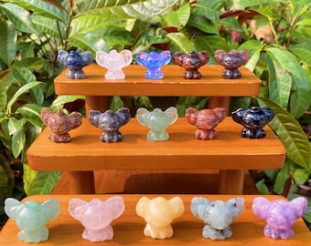 Hand Carved Crystal Stitch Statue: Gemstone Animal Decoration (3cm)