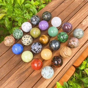25mm Crystal Sphere, Gemstone Ball,Healing Crystal, Crystal Healing Divination ball， White Quartz/ Labradorite Crystal Sphere Gifts