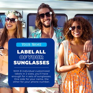 Puede incluir: Tres amigos con gafas de sol se paran frente a una camioneta. Un cuadrado azul con texto blanco dice "YOUR NAME LABEL ALL OF YOUR SUNGLASSES" y explica que el producto incluye 8 etiquetas personalizadas individuales en 2 tama&ntilde;os, suficientes para 4 juegos de gafas de sol. Un lado es para un nombre, el otro para un n&uacute;mero de tel&eacute;fono.