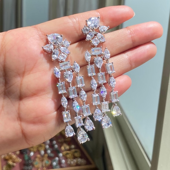 アクセサリー CC Earings with Diamond Diamond Chandelier Earrings HIGH END Long Statement White