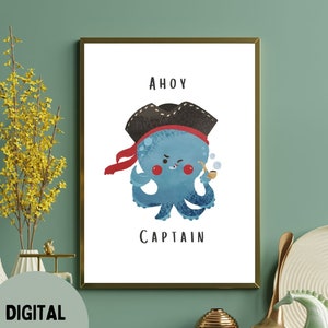 Può includere: Un'immagine digitale stampabile con un polpo dei cartoni animati che indossa un cappello da pirata e tiene una pipa. Il polpo è blu con accenti rossi. Il testo "Ahoy Captain" è sotto il polpo.