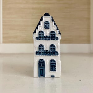 KLM Blue Delft Sealed House #18