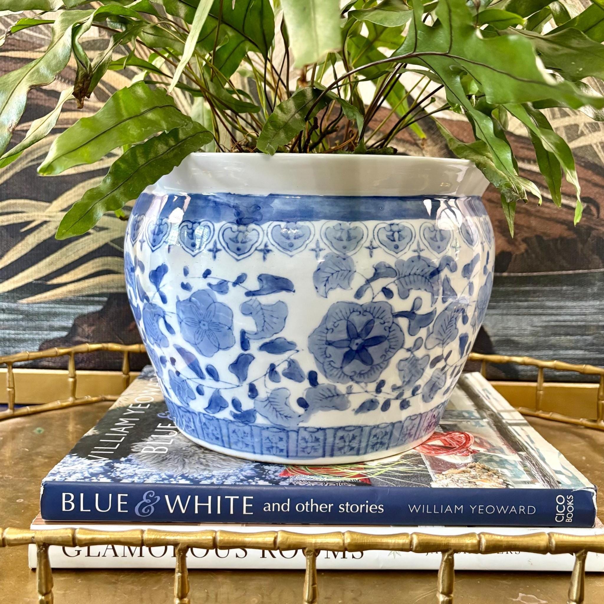 青と白の花模様の鉢　古物 Antique Blue and White Pot Planter - Etsy