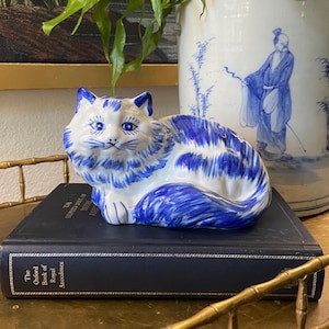 Chinoiserie Blue and White Porcelain Cat