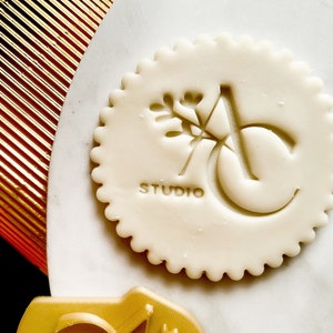 Tagliabiscotti con logo personalizzato, tagliabiscotti personalizzati con il tuo logo, timbro per biscotti personalizzato, design del logo personalizzato immagine 7