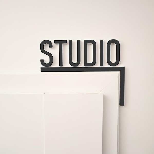 Letrero para puerta de estudio, para colocar sobre la puerta de una oficina, para estudio de arte o fotografía, regalo para creativos, letrero para salas de música o talleres.