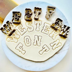 Letras del alfabeto occidental para cortar galletas, fuente vaquera para cumpleaños de vaquera occidental, boda, adorno para tarta estilo campestre, fondant grande y pequeño