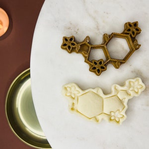 Serotonin Cookie Cutter, Polimer Clay Cutter Floral Serotonin Molecule Stamp, Happiness Molecule Neurotransmitter molecula Hemical structure