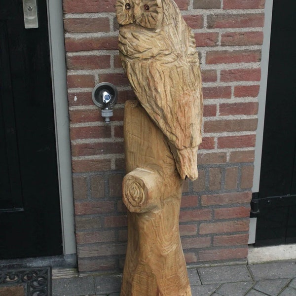 Holzskulptur Eule am Stiel