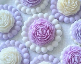 Wedding favors with flowers, soy wax, candles, baptism favors, communion and confirmation favors, baby shower favors customizable with name,