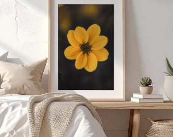 Perfección de pétalos dorados: Arte mural de macroflor amarilla, descarga digital, decoración imprimible