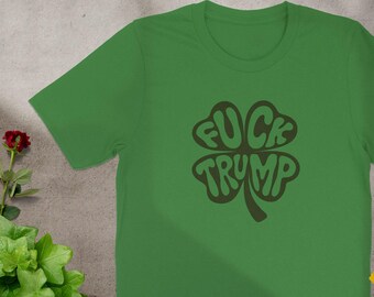 Camiseta anti Trump: Divertida camiseta con gráfico de trébol de cuatro hojas político