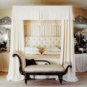 White cotton and linen, handmade, different sizes, partition curtains, bed canopies, bedroom decoration, household items.
